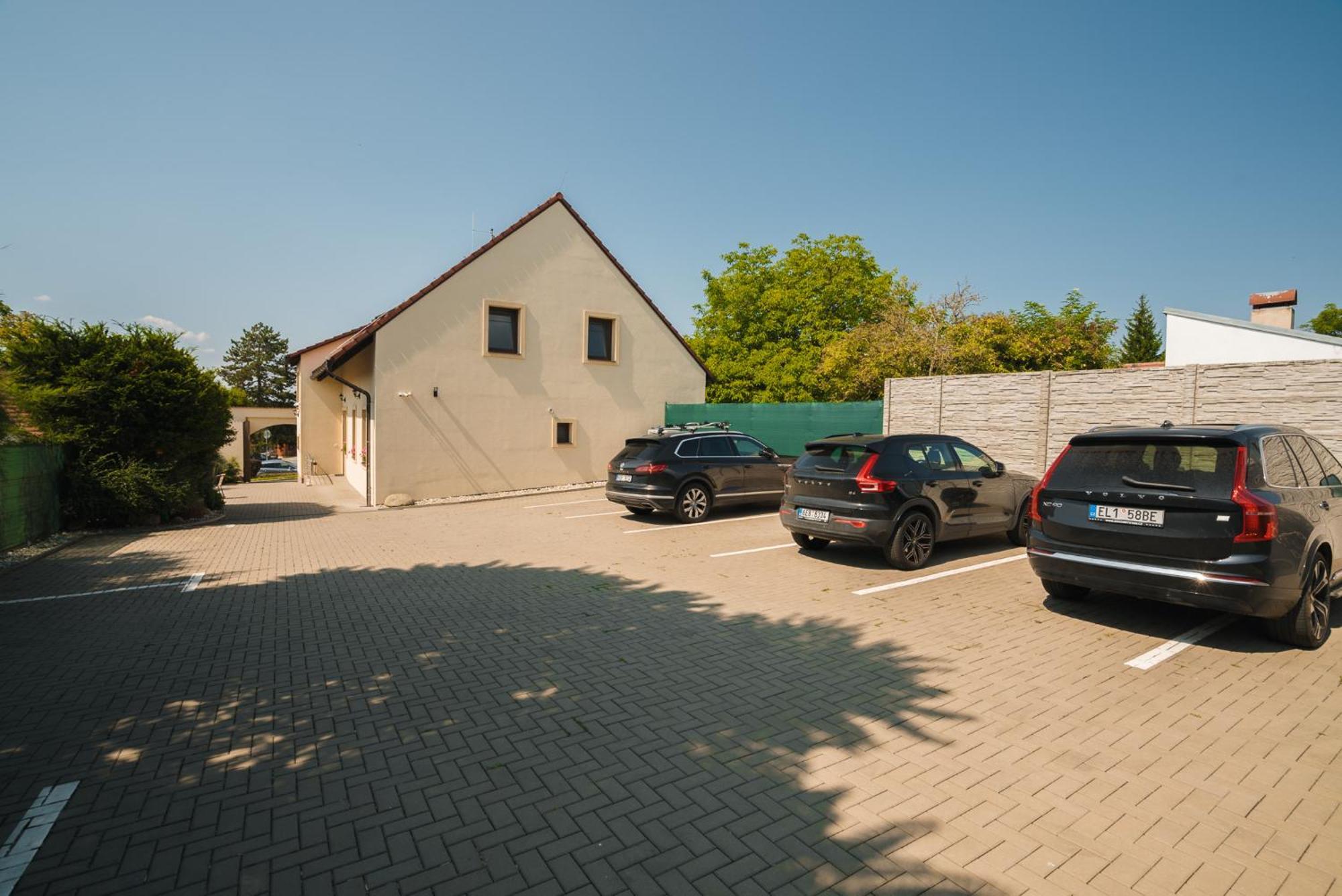 Penzion Sezemice Exteriör bild